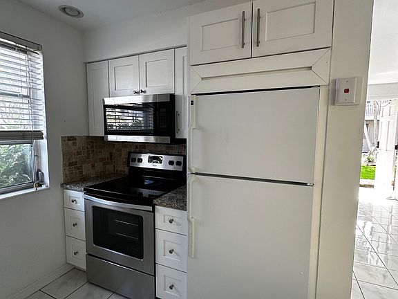 3rd image of 2130 NE 42nd Ct #1-1-1