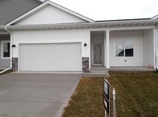9640 Crestview Dr, West Des Moines, IA 50266