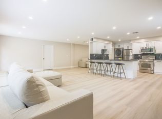 22022 Lopez St, Woodland Hills, CA 91364