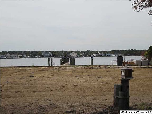 4th image of 229 S Shore Dr