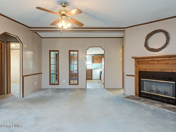 5th image of 891 Kelly Dr
