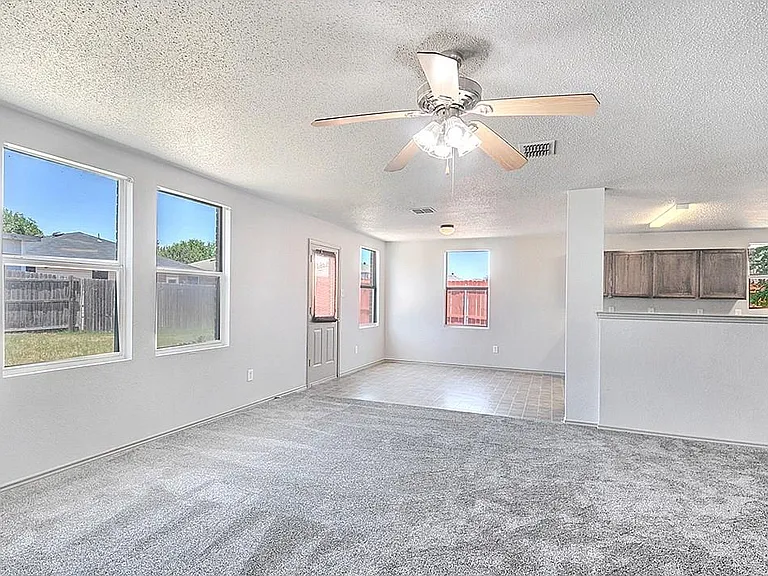3327 Andalusian Dr — Photo 10