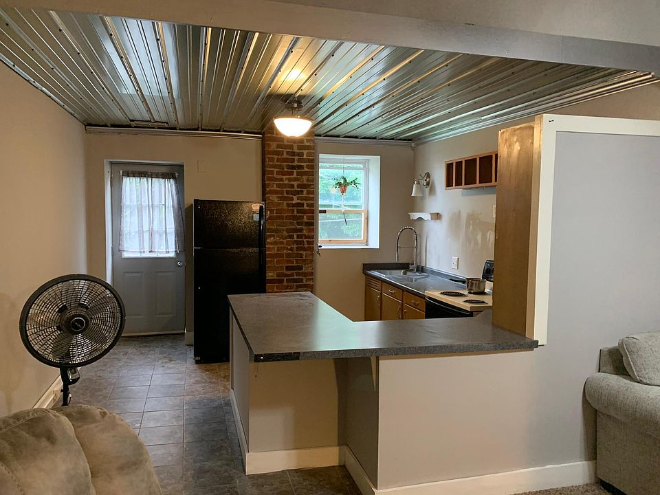2nd image of 104 1/2 E Main St #1