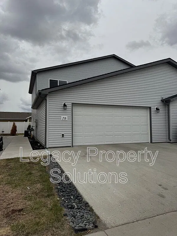 4 bed, 2.0 bath, 1395 sqft, $2,236 — Photo 1