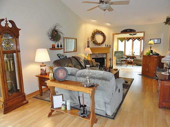 3rd image of 1563 Crestmoor Dr