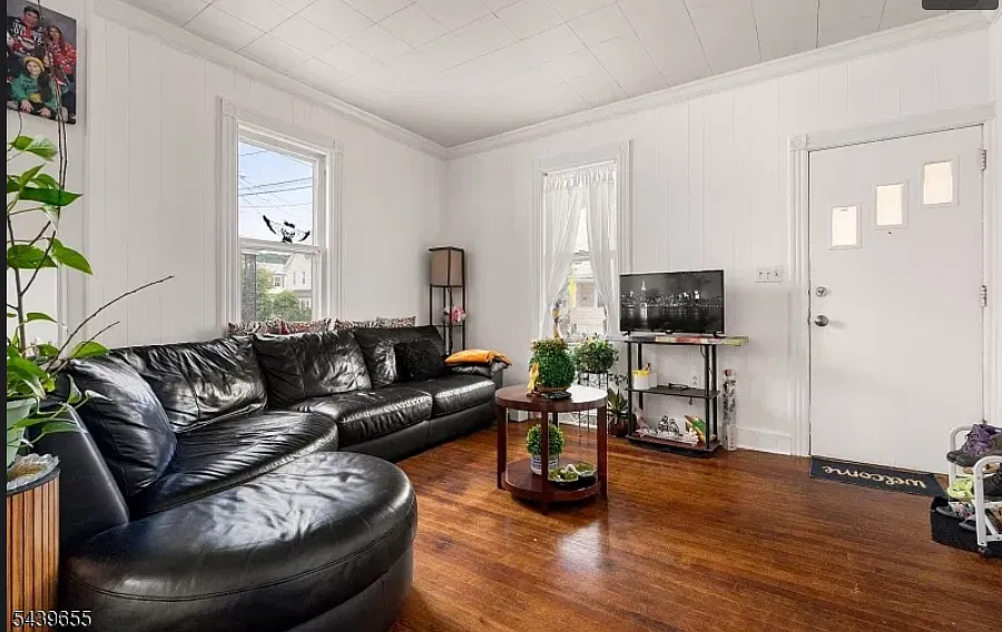 3 bed, 1225 sqft, $2,750 — Photo 3
