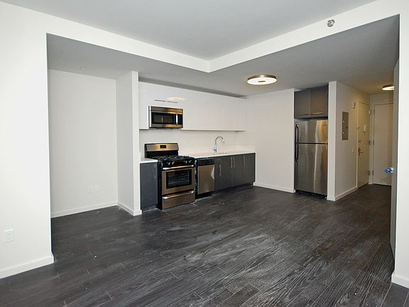4th image of 235 E 44th St APT 6E