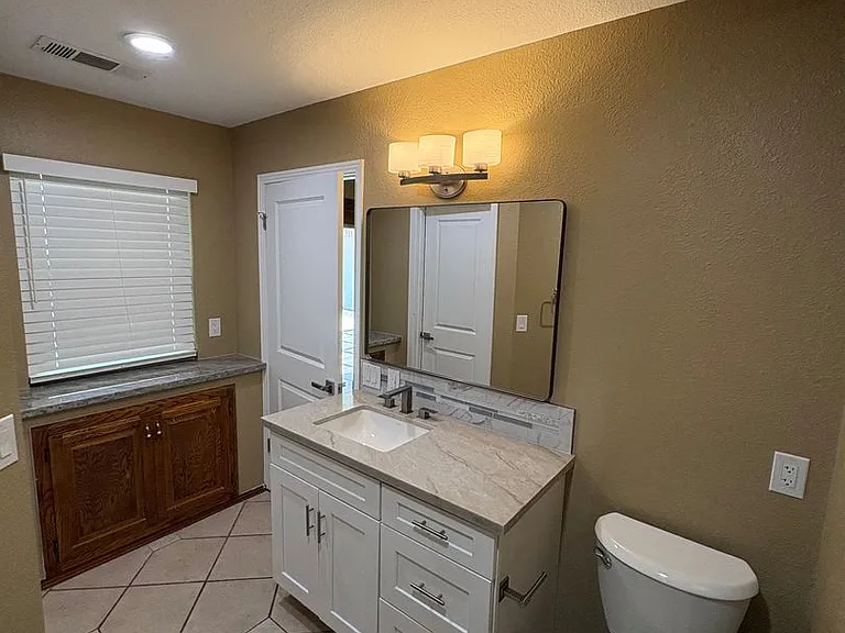 2322 E Vassar Dr — Photo 16