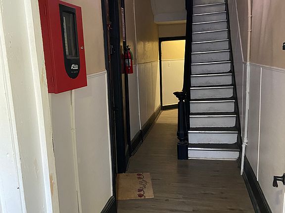 3rd image of 2627 Emerald St Floor 1-R