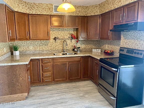 4th image of 1421 W Desert Cove Ave