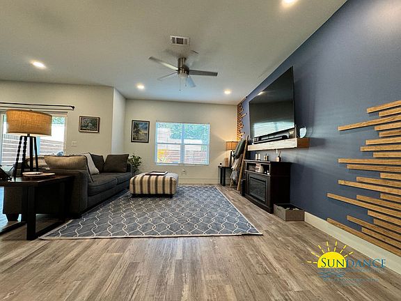 3rd image of 369 Lowery Dr NW