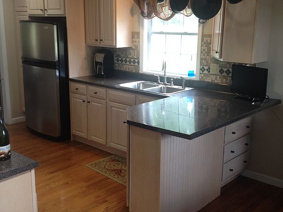 3rd image of 608 Bolling St