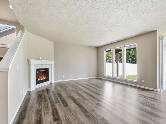 3rd image of 8318 N Summerhill Ln