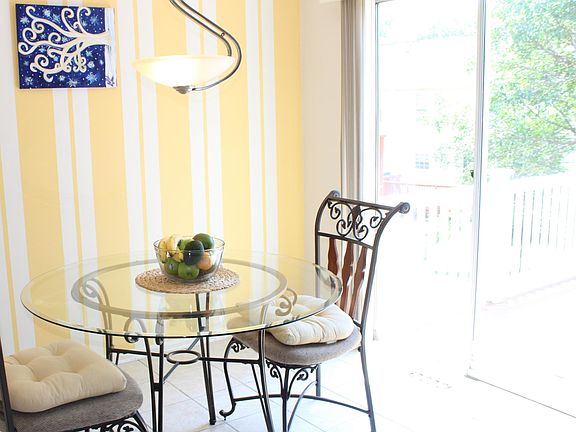 Eat in Kitchen Space