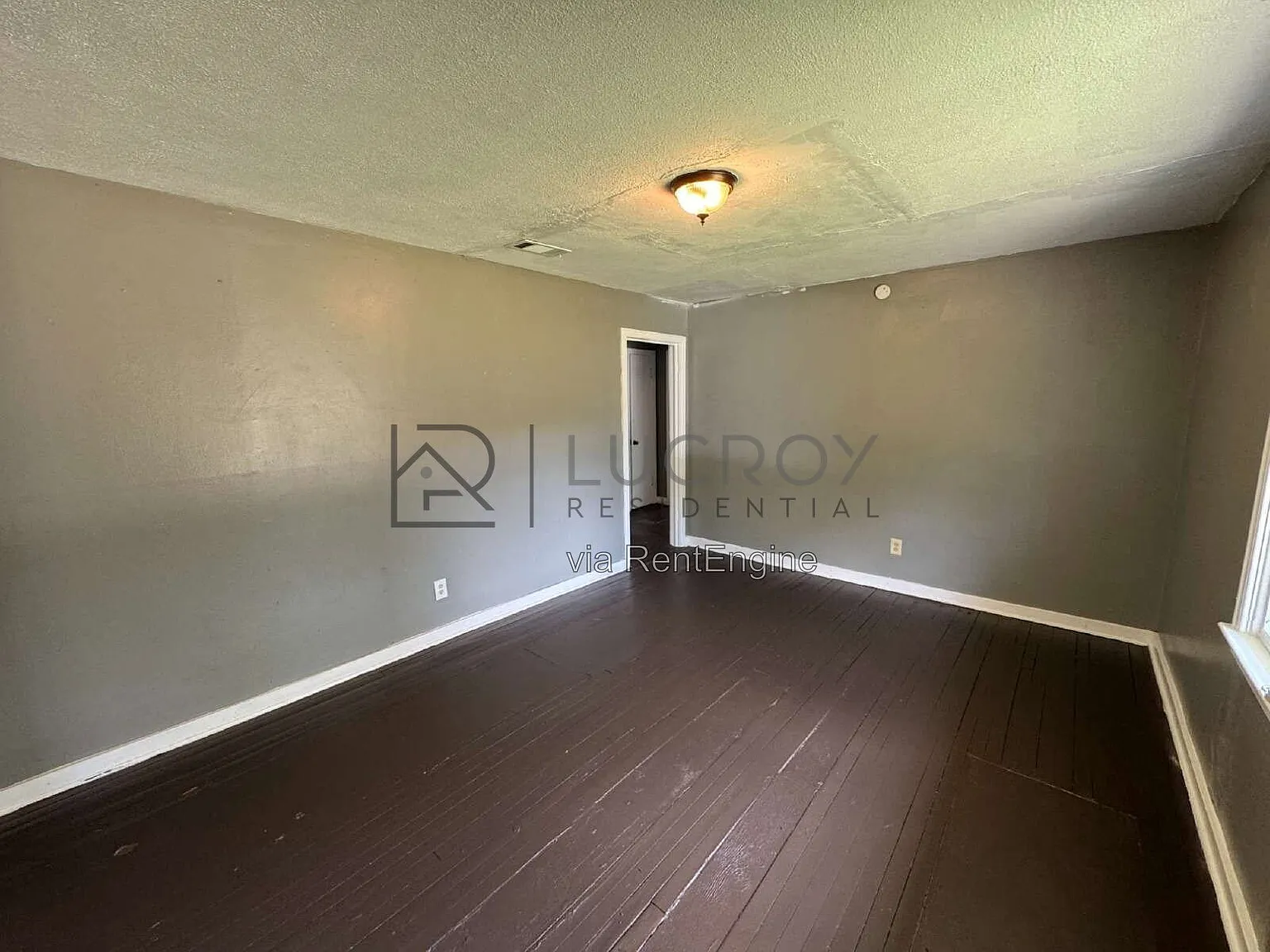 3 bed, 1.0 bath, 1032 sqft, $1,150 — Photo 2