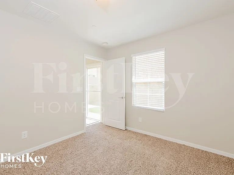 838 N Water St — Photo 14