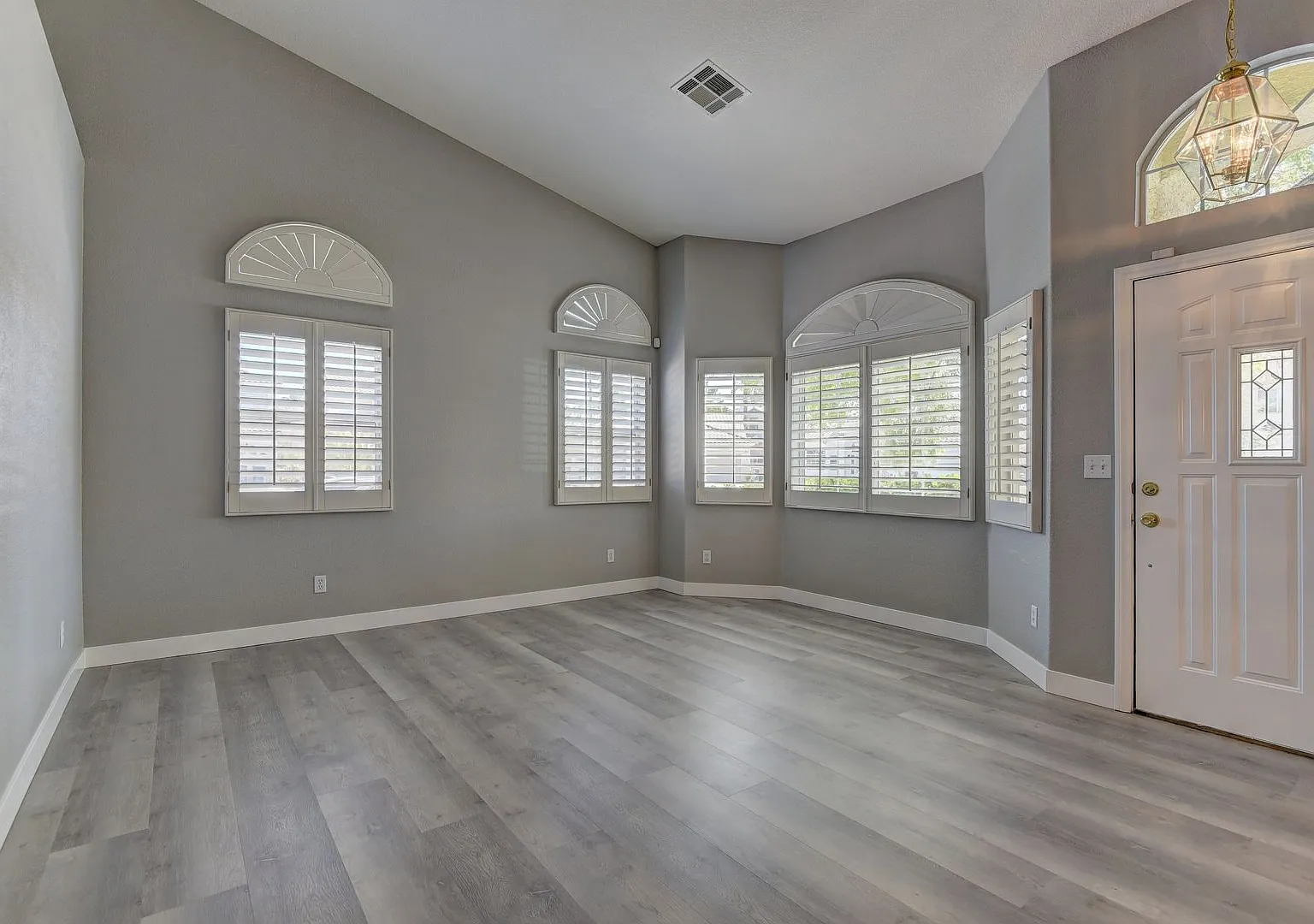 3-Bedroom Home in Prime Las Vegas Location — Photo 4