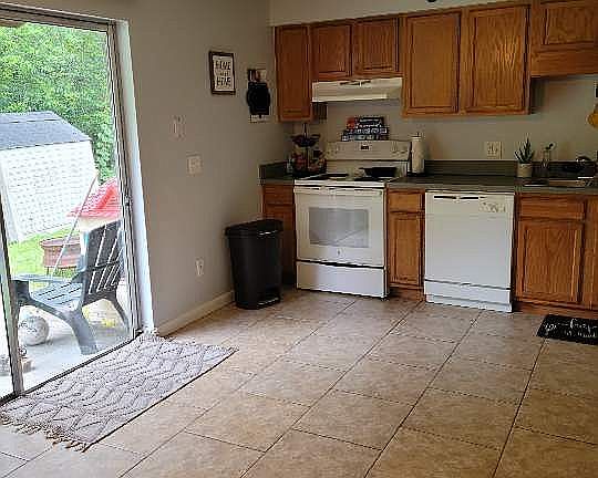 2nd image of 194 W Elm Dr