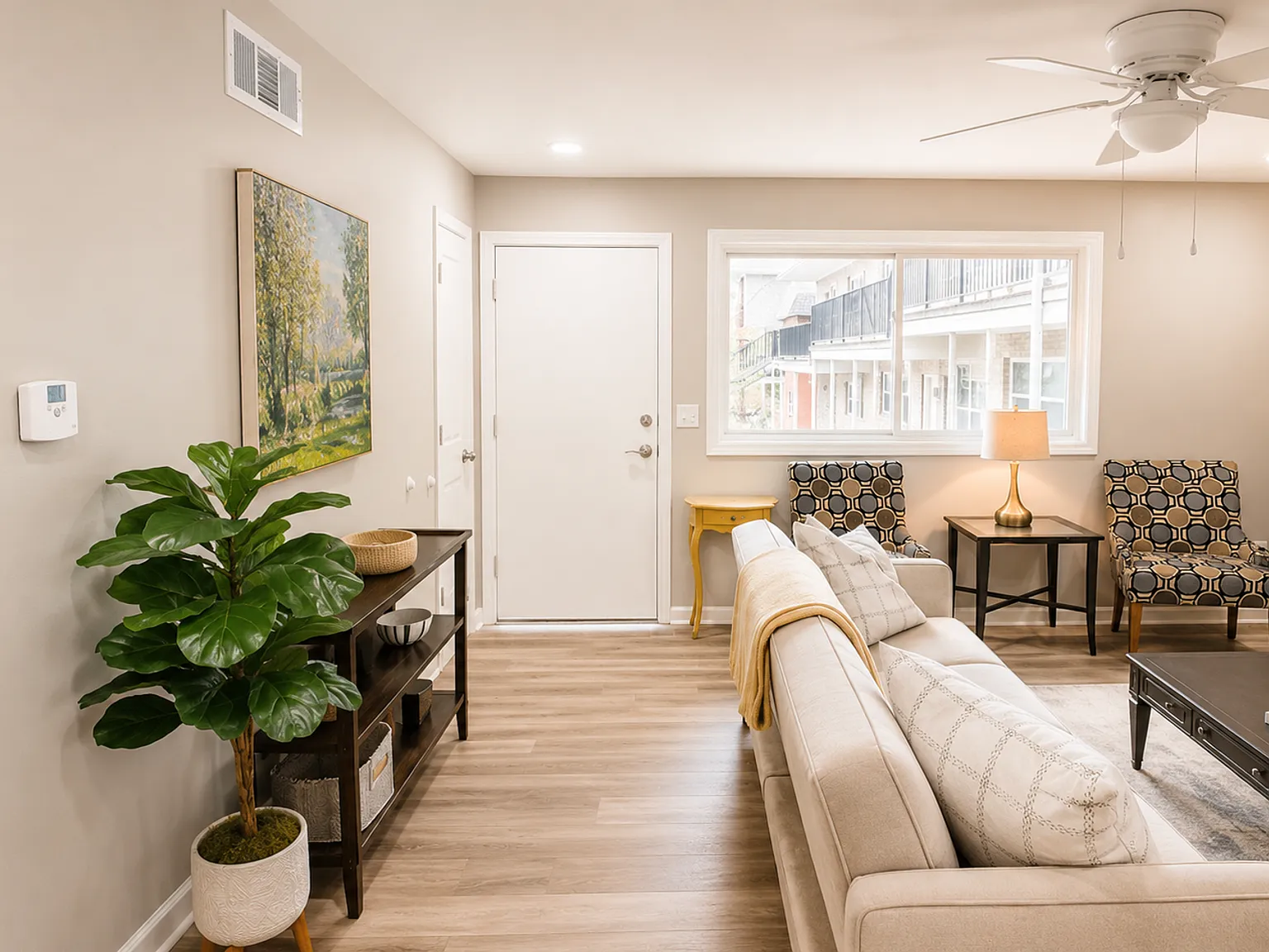 Lake Lodge Apartments — Photo 3