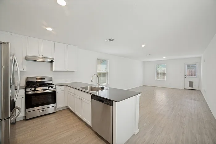 7631 Parish Pl — Photo 5