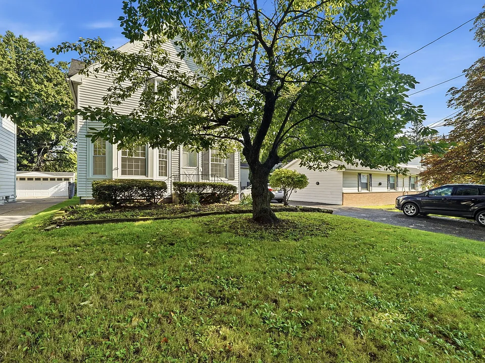 22955 Fairmount Blvd