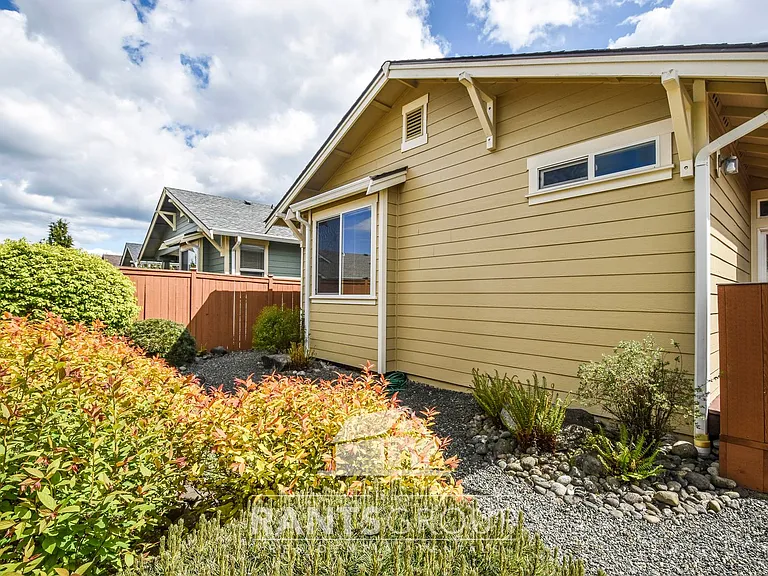 8242 Bainbridge Loop NE — Photo 27