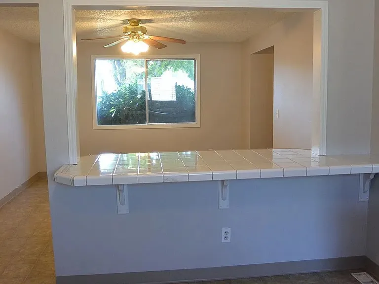 1105 N Parkway Ave — Photo 10
