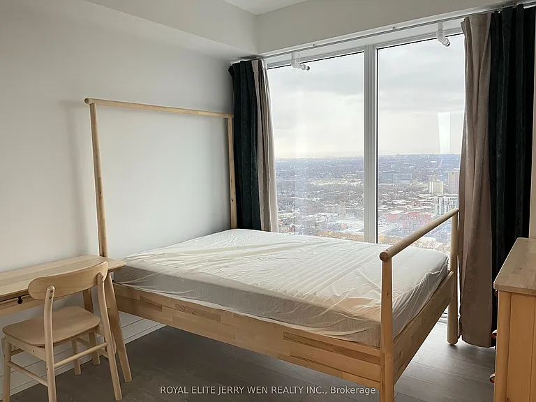 181 Dundas St E #5105 — Photo 14