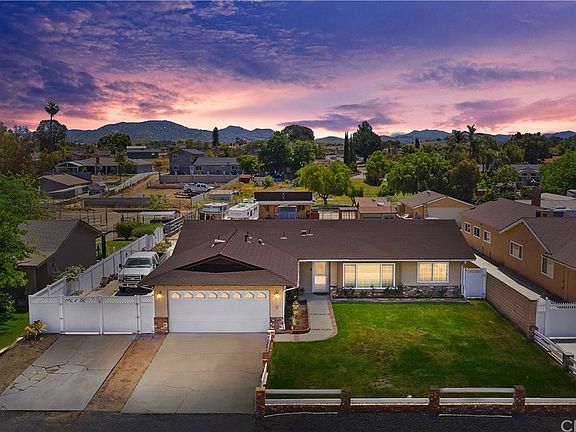 4th image of 2655 Sunny Hills Dr