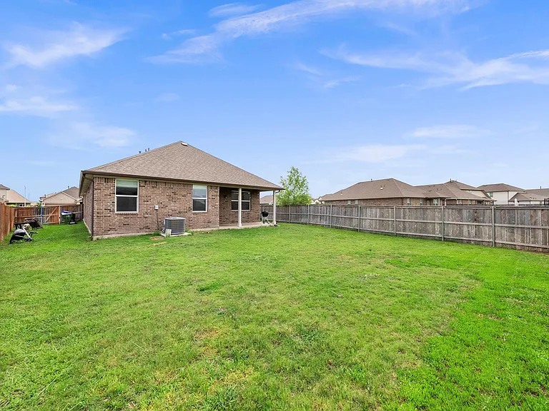 13900 McArthur Dr — Photo 30