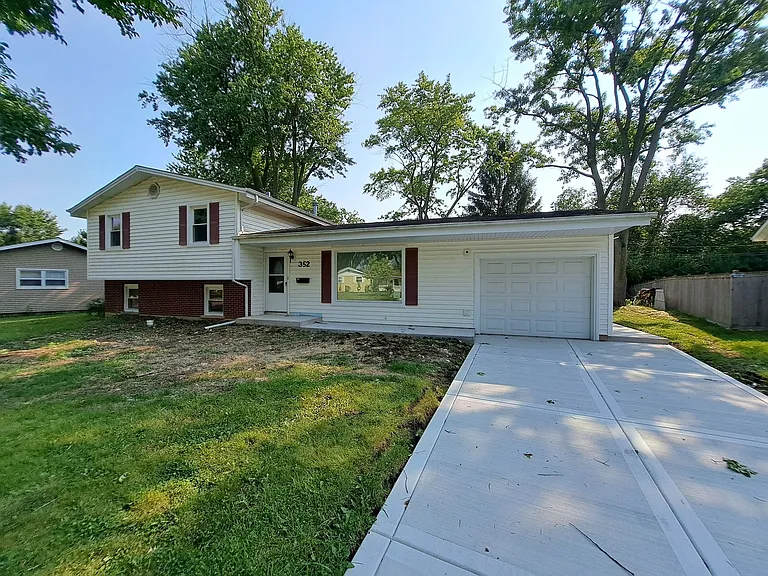352 Sioux Ln — Photo 1