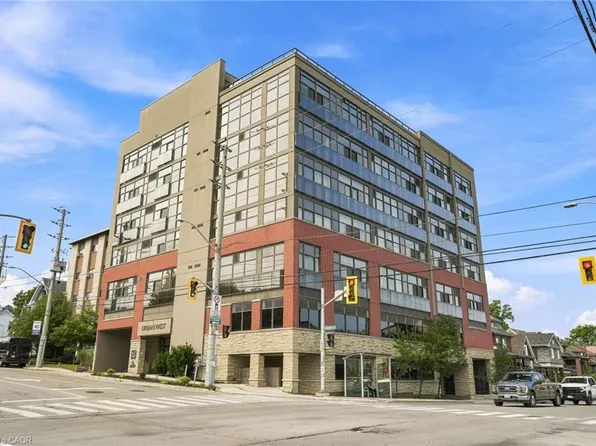 427 Aberdeen Ave #105, Hamilton, ON L8P 2S4
