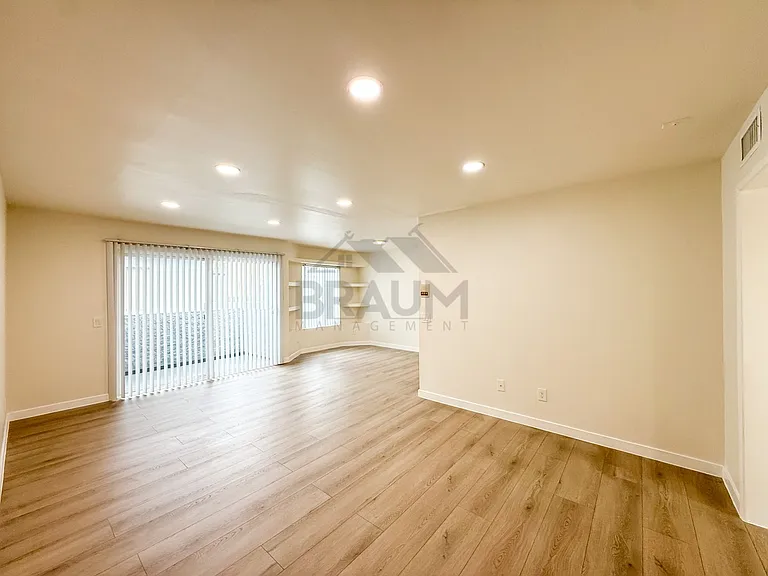 15000 BURBANK — Photo 4