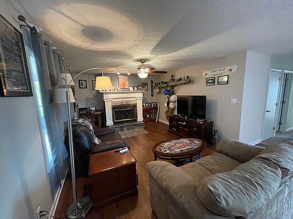 3rd image of 1203 Stanley St