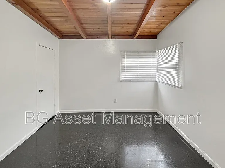 1526 Visalia Ave — Photo 18