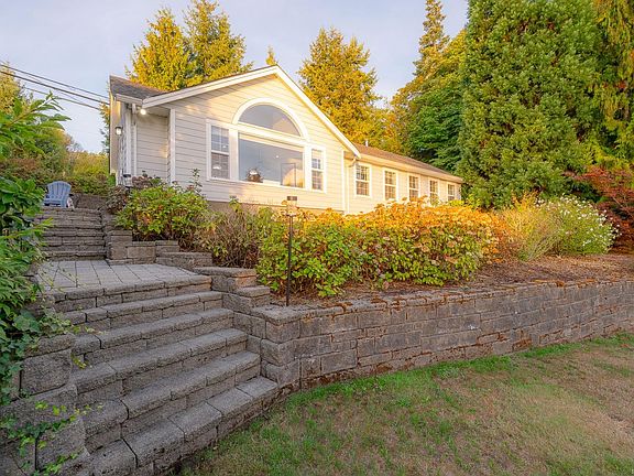 5th image of 319 Chemainus Rd