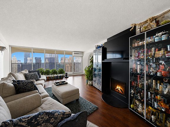 3rd image of 300 N State St APT 5306