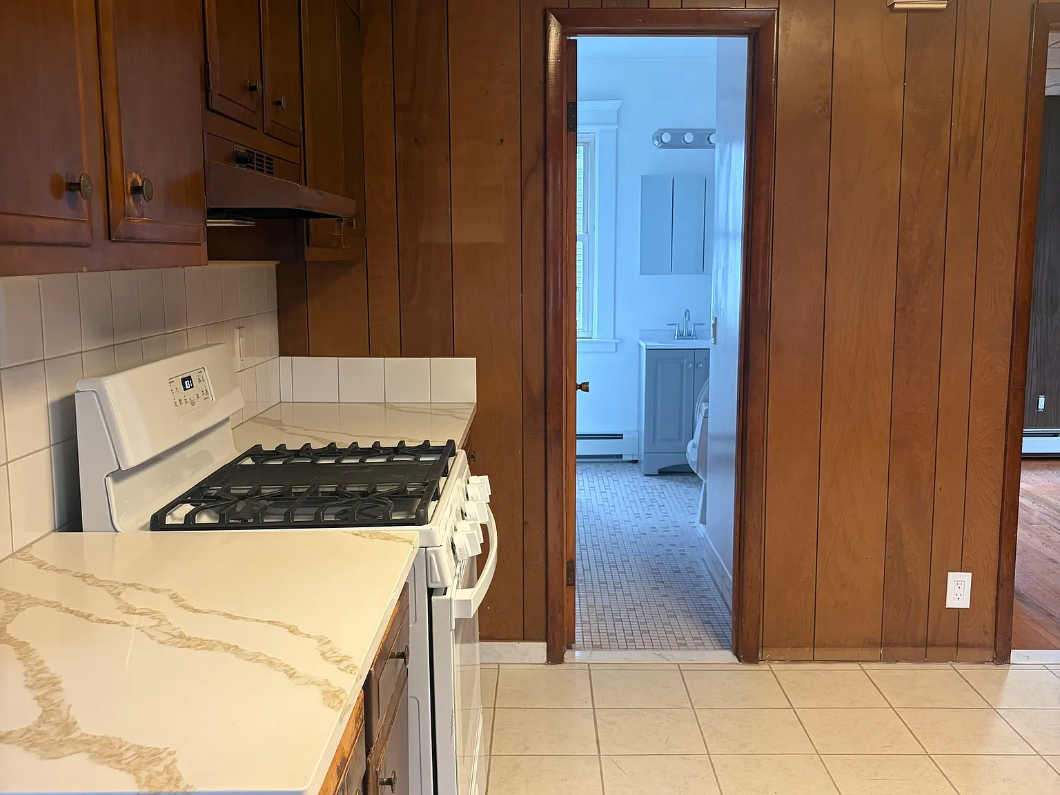 2 bed, 1.0 bath, 1303 sqft, $2,200 — Photo 2