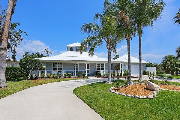 Florida lifestyle with dock 