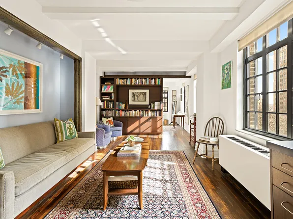 320 East 42nd Street image 1 of 13