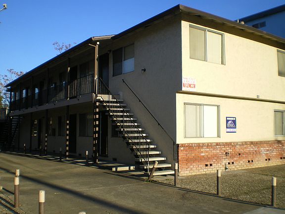 2nd image of 556 S 5th St APT 17