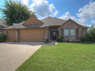 1206 E 134th Pl, Glenpool, OK 74033