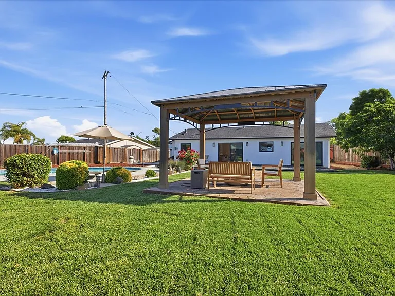 7947 Serena Ct — Photo 31