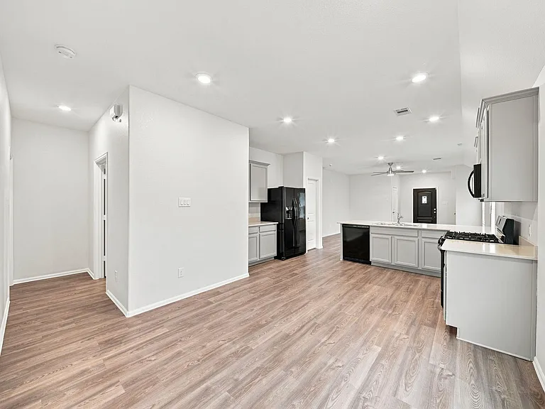 19114 Sangro Dr — Photo 12