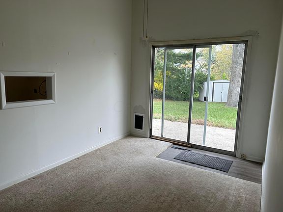 3rd image of 2910 Dennis Ln