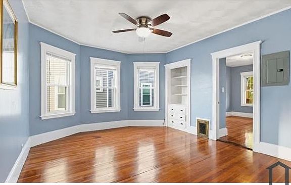 3rd image of 20 Leslie St #3