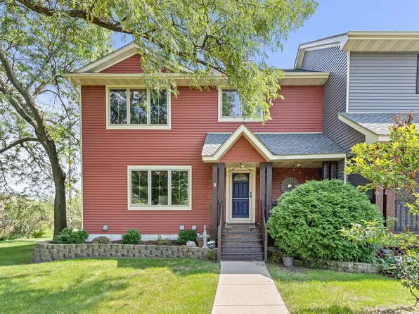 2560 Douglas Dr N, Golden Valley, MN 55422