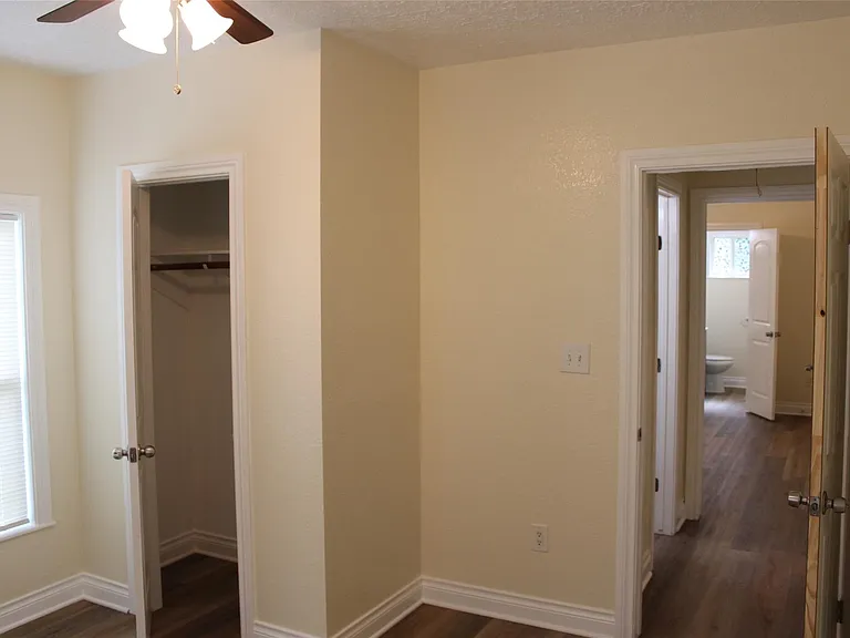 410 Hahlo St — Photo 12