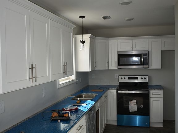 5th image of 69 Chestnut Dr