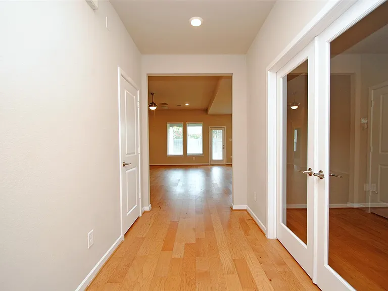 8326 Oakland Heights Ln — Photo 13